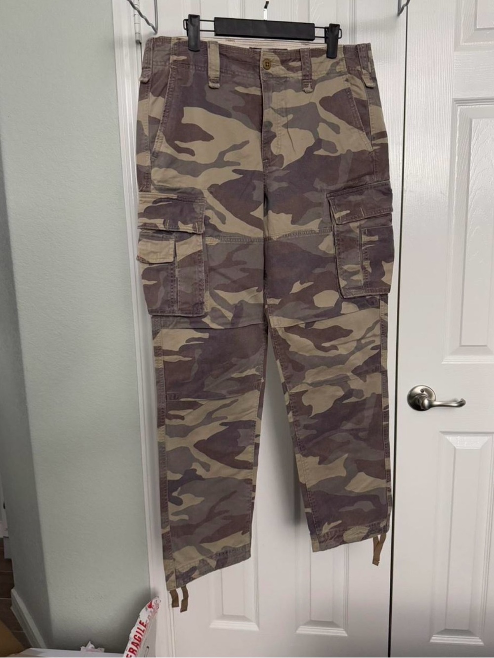 Abercrombie & Fitch Men's Taupe Camo Cargo Pants - Picture 7 of 7